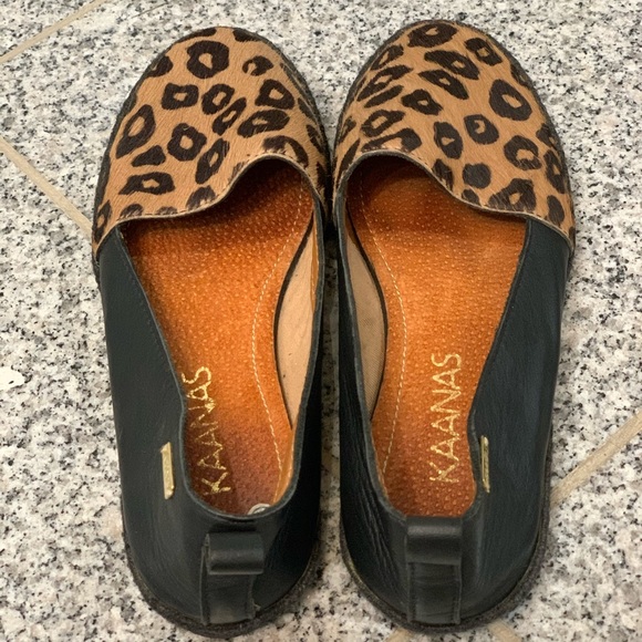 Kaanas Leather and Leopard flats - Picture 2 of 3